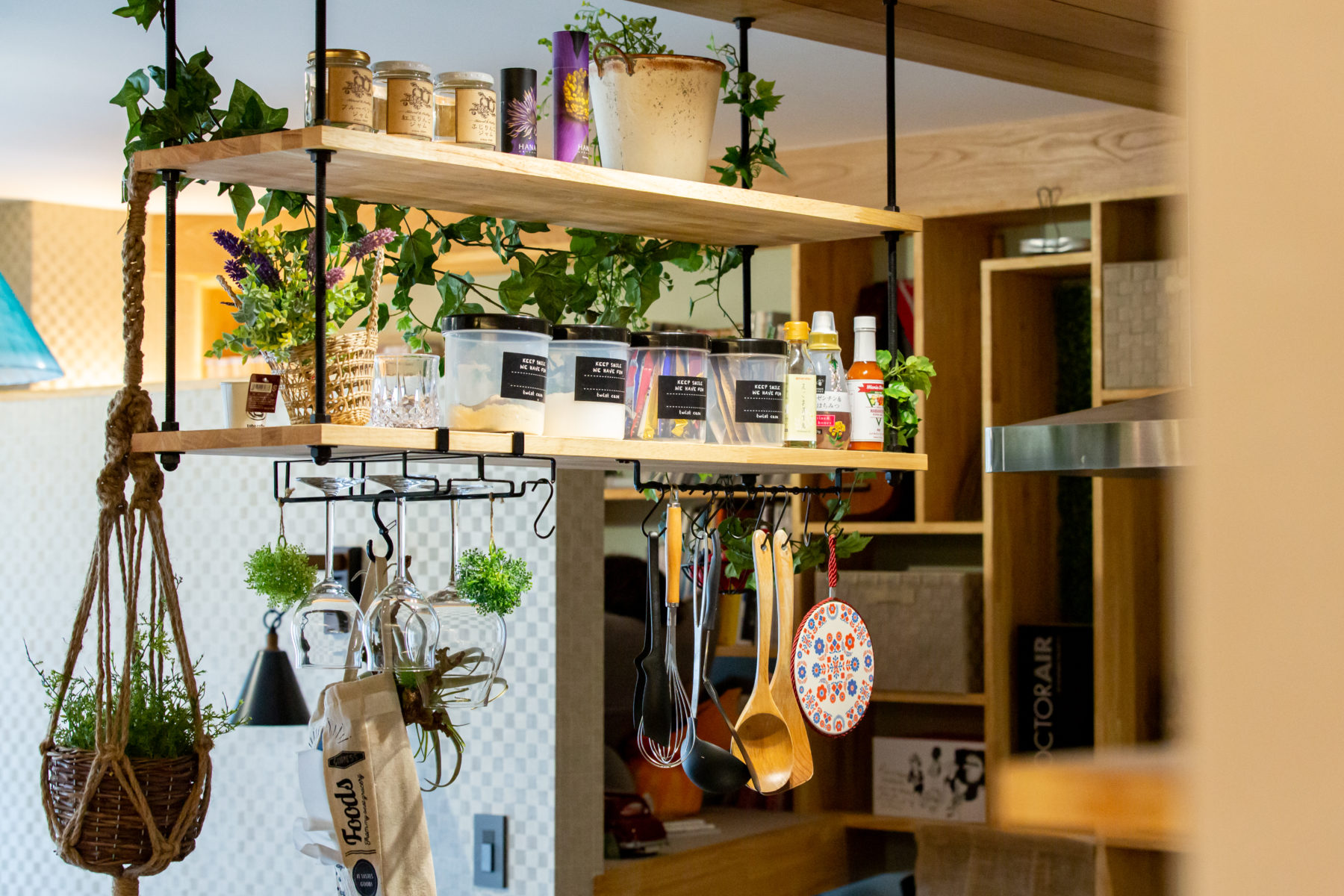 お洒落な吊戸棚