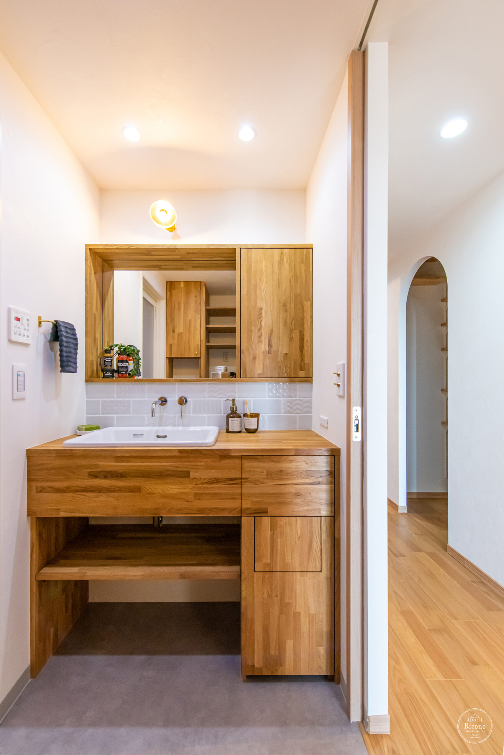 木を感じるマンションリノベーション（洗面）